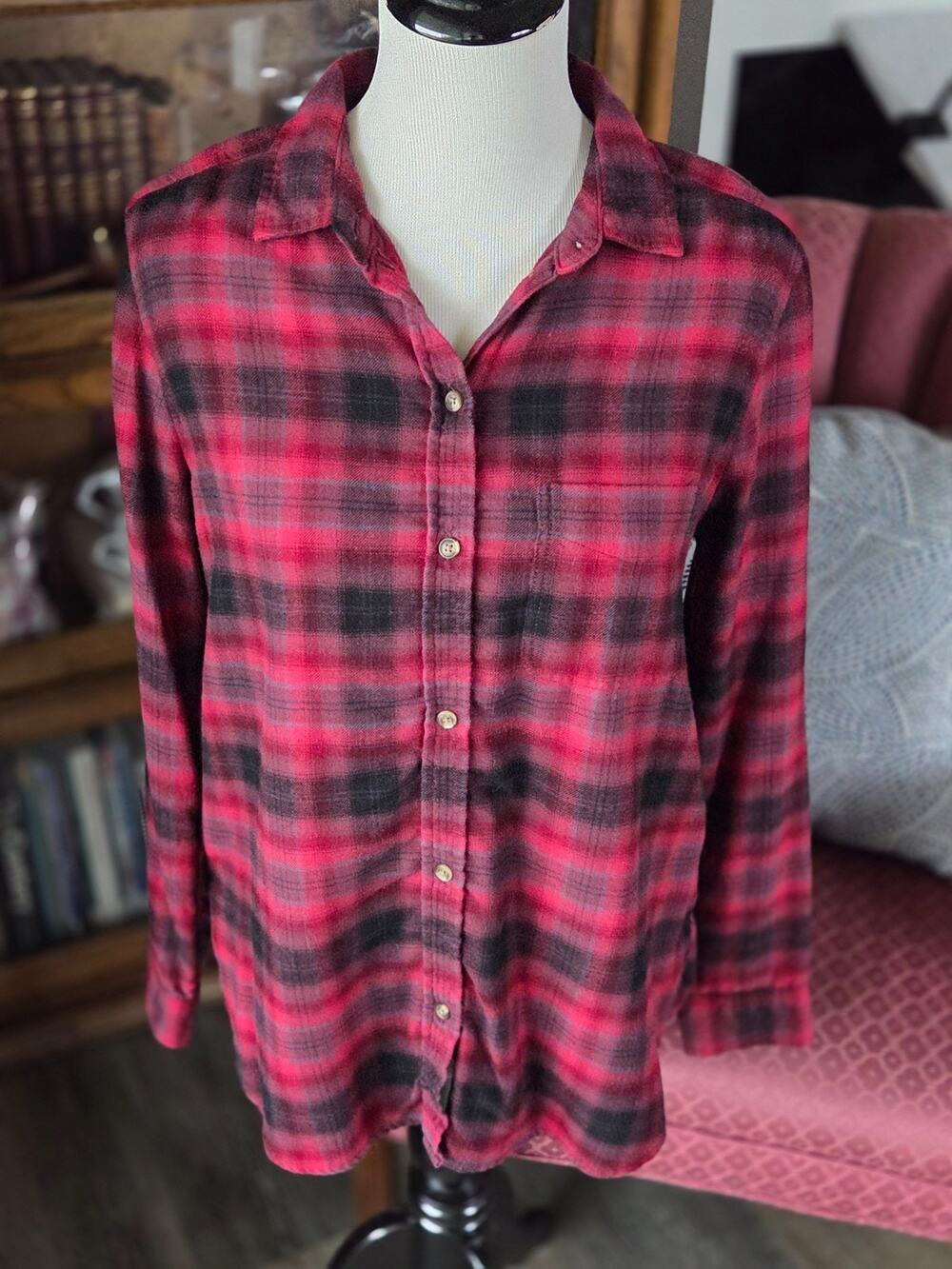 American Eagle Ahh-mazingly Soft Plaid Flannel Boyfriend Shirt M fall layering